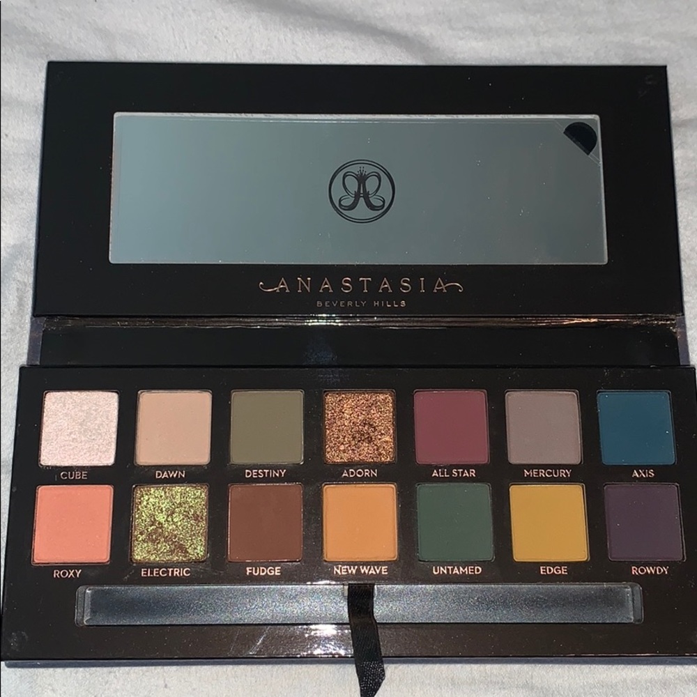 ABH Subculture Eyeshadow Palette ✨